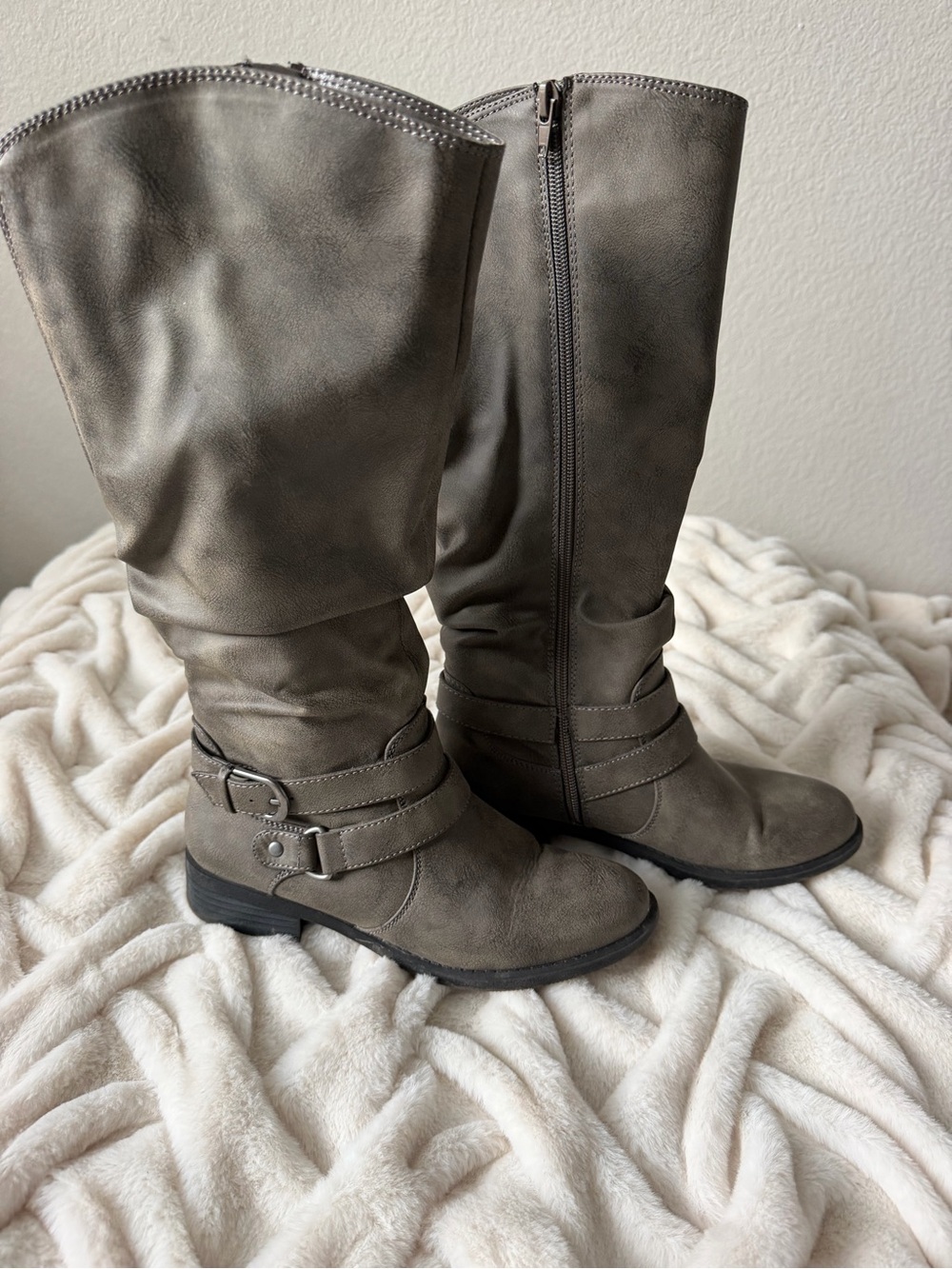 WHIT Gray Knee-High Buckle boots